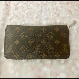 SOLD ❤️Louis Vuitton Monogram Zippy Wallet❤️GREAT CONDITION‼️ 💯 Authentic